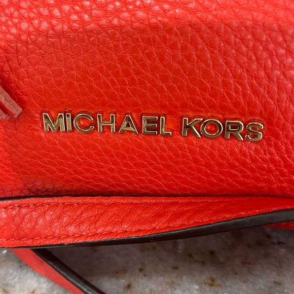 New Michael Kors Weston Small Messenger Bag Vibrant Red Shoulder Bag Gold Accent - Picture 2 of 8